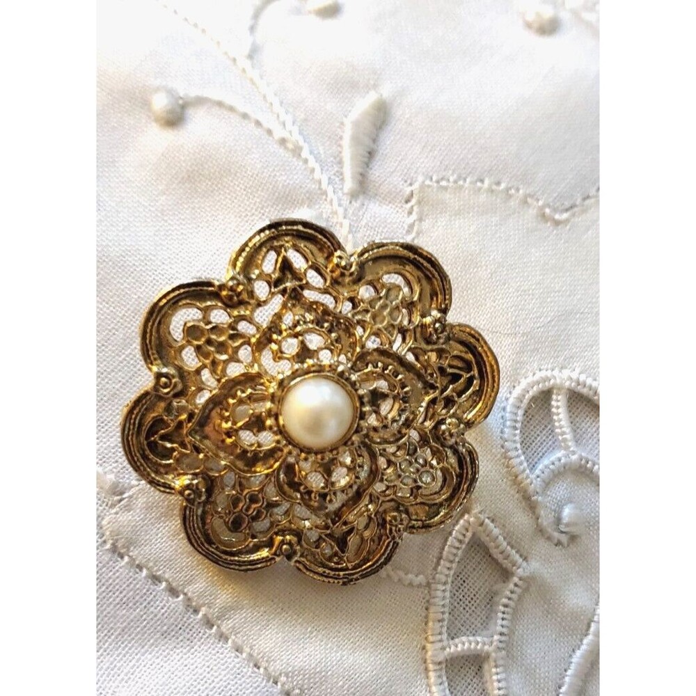 Vintage Brooch Antique Gold Flower Shaped Filigree Faux Pearl Center